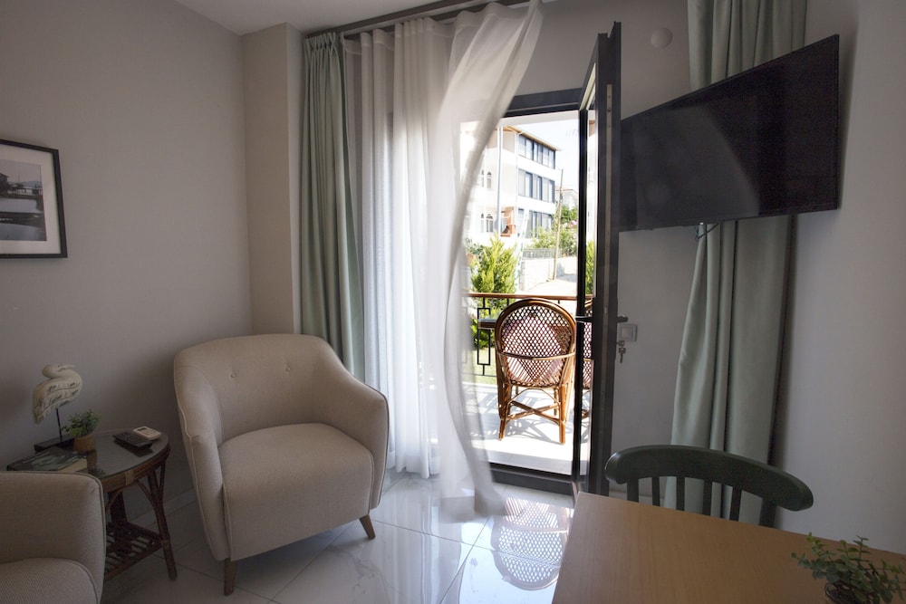 pharos boutique hotel