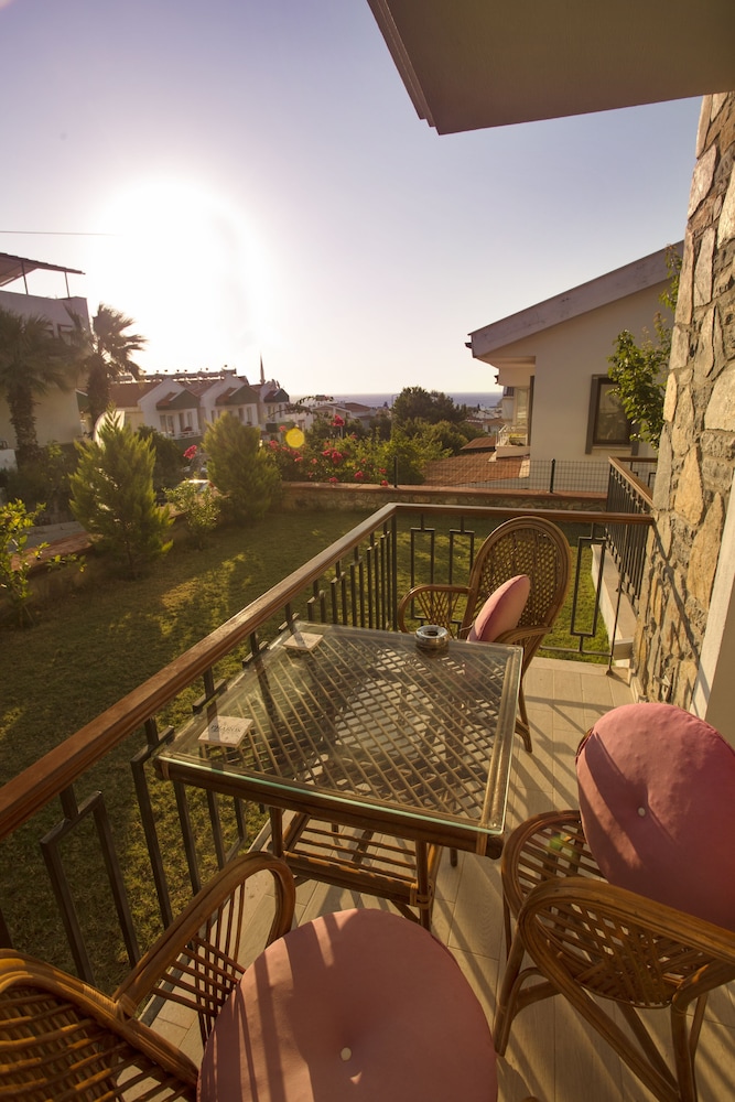 pharos boutique hotel
