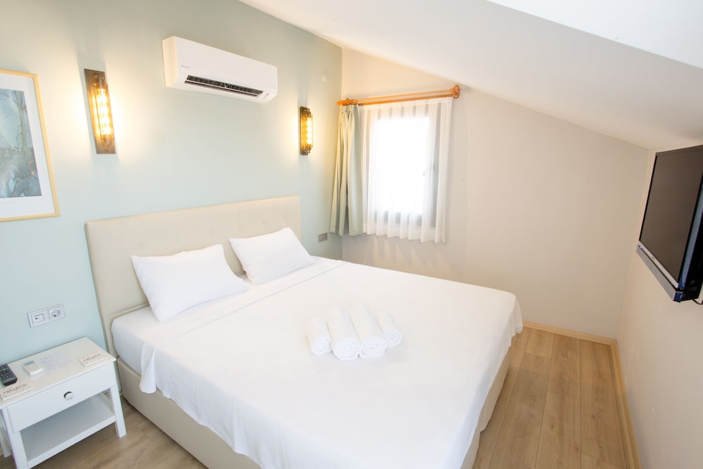 pharos boutique hotel