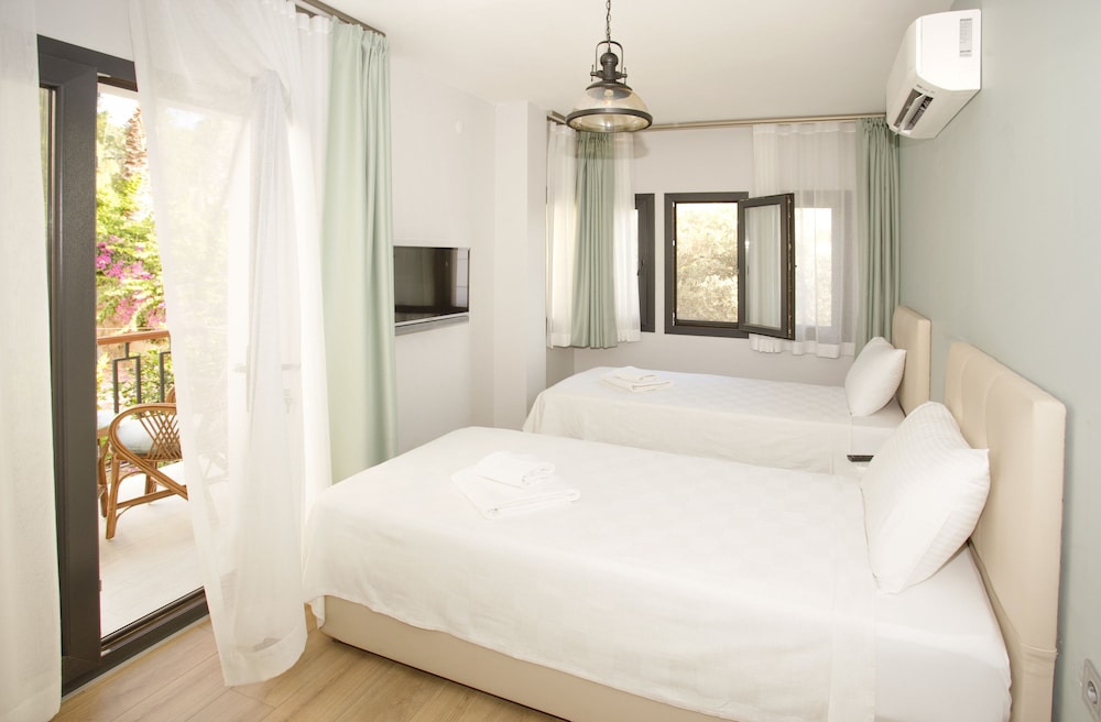 pharos boutique hotel