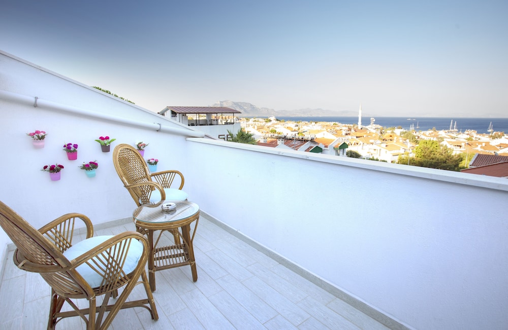 pharos boutique hotel
