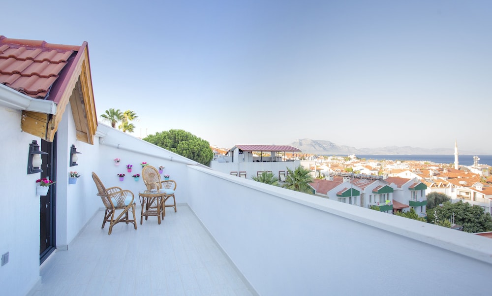 pharos boutique hotel