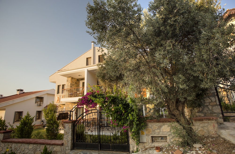 pharos boutique hotel