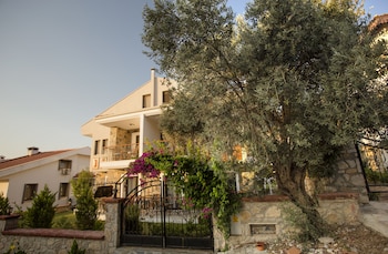 pharos boutique hotel