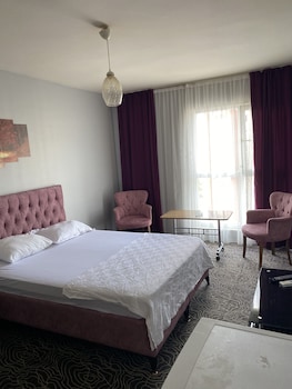 pin suites