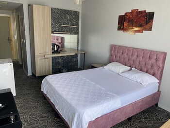 pin suites
