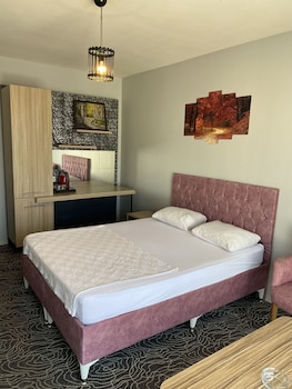 pin suites