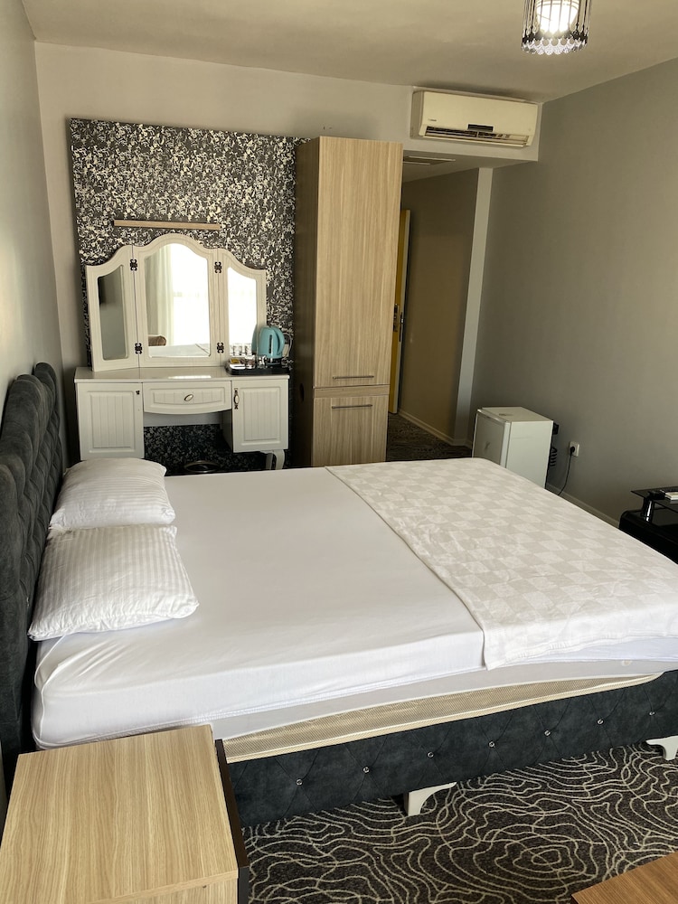 pin suites