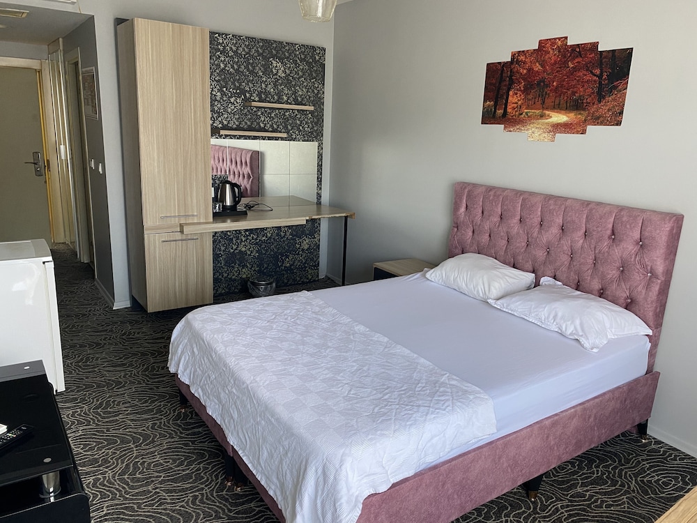 pin suites