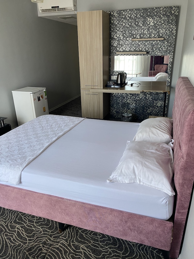 pin suites