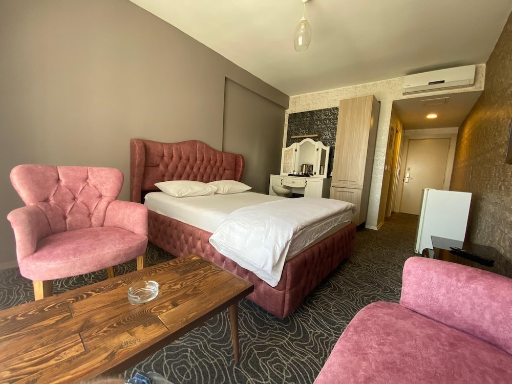 pin suites