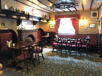 the dog and doublet inn