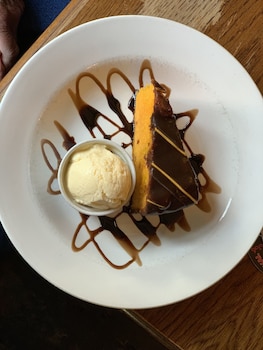 the dog and doublet inn