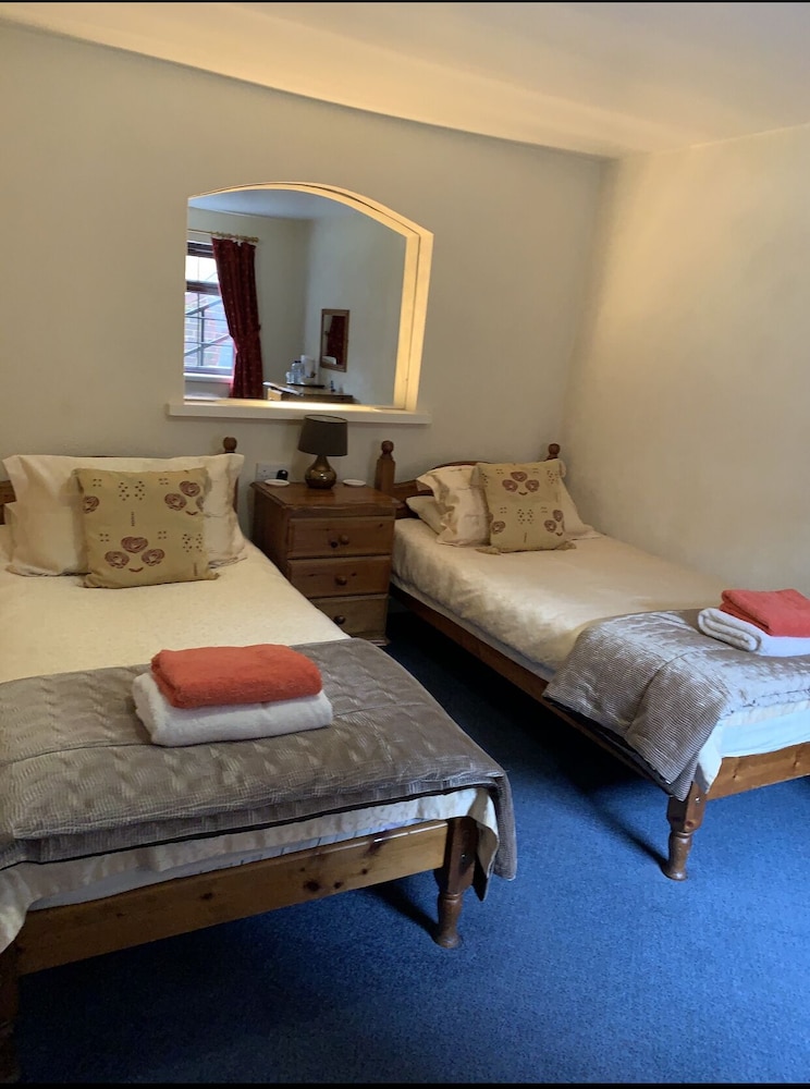 the dog and doublet inn