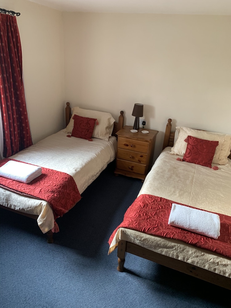 the dog and doublet inn