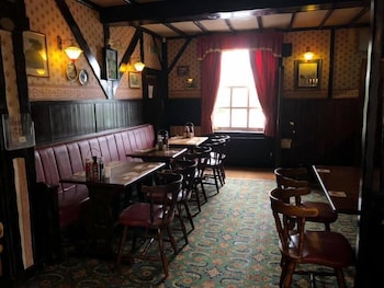 the dog and doublet inn