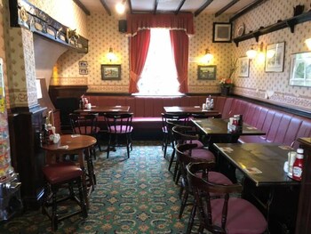 the dog and doublet inn
