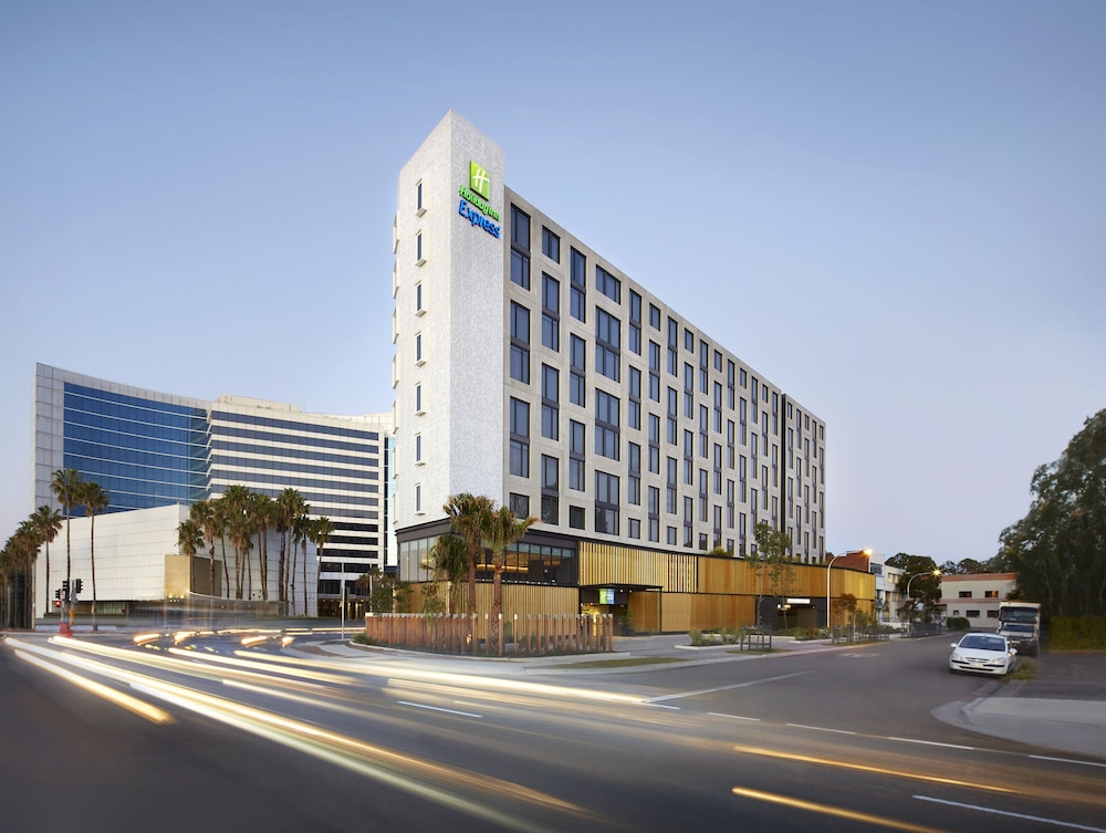 holiday inn express sydney airport an ihg hotel