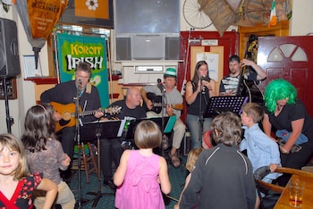 mickey bourkes koroit hotel