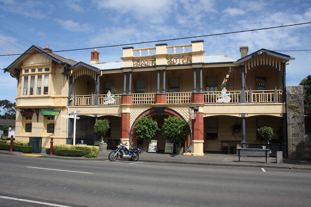 mickey bourkes koroit hotel