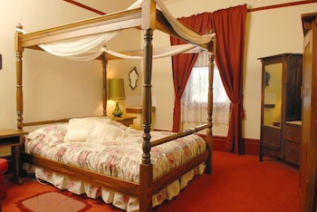 mickey bourkes koroit hotel