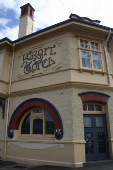 mickey bourkes koroit hotel