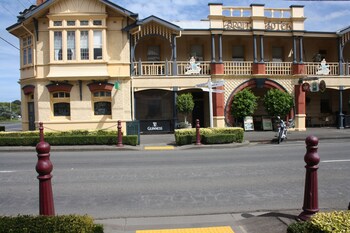 mickey bourkes koroit hotel