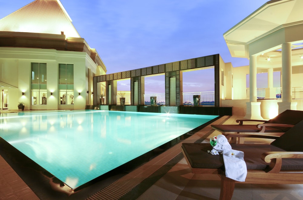 cape racha hotel
