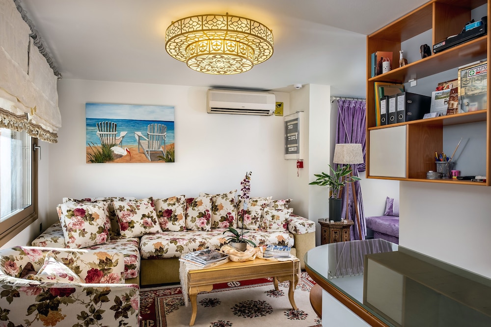 elimia suites and studios