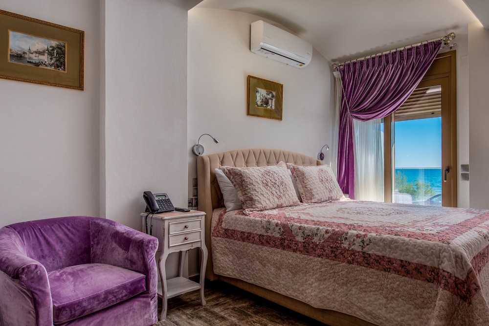 elimia suites and studios