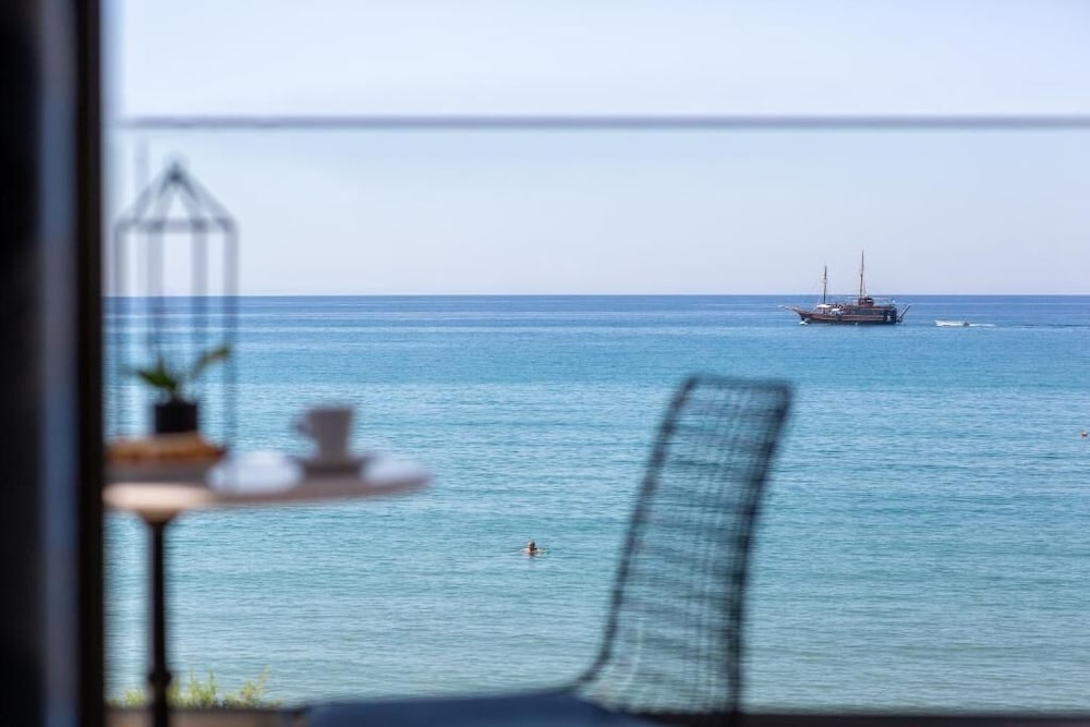 elimia suites and studios