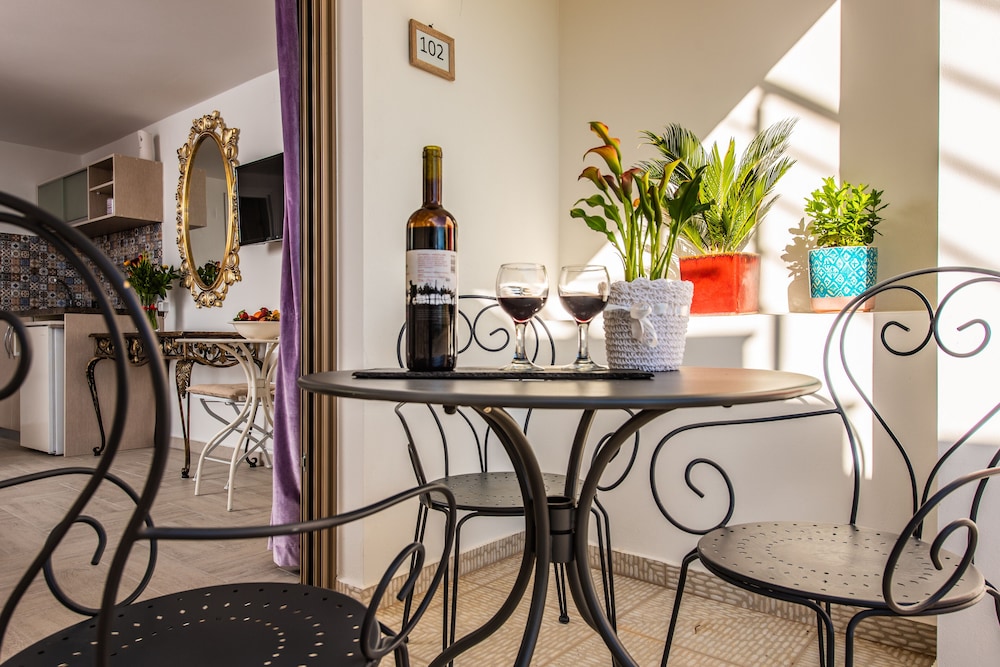 elimia suites and studios