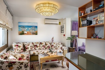 elimia suites and studios