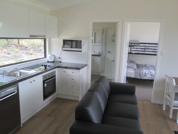 Just Red Wines Vineyard Cabins,Queensland>>Ballandean,3.5 star