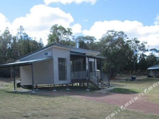just red wines vineyard cabins