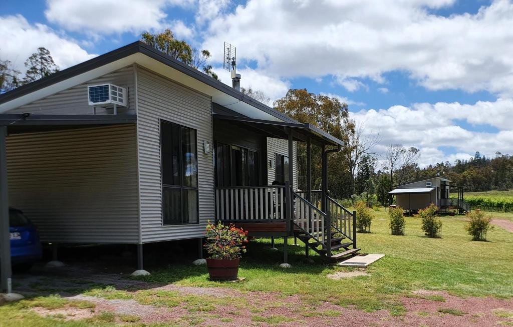 just red wines vineyard cabins
