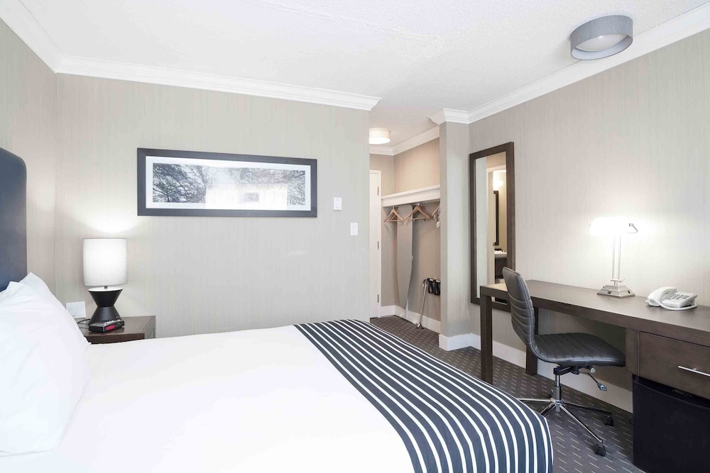 sandman inn blue river