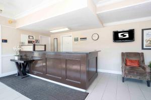 sandman inn blue river