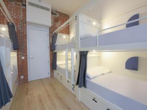 bluesock hostels madrid