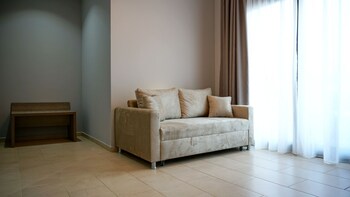 agnes deluxe hotel