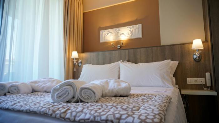 agnes deluxe hotel