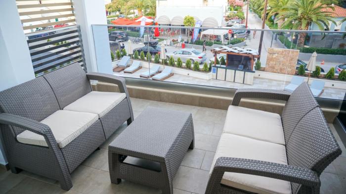 agnes deluxe hotel