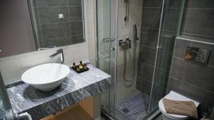 agnes deluxe hotel