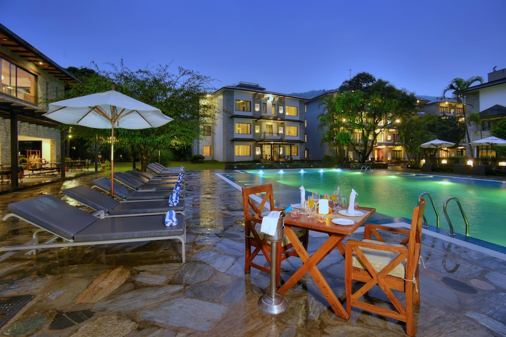 hotel barahi pokhara