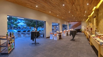 hotel barahi pokhara