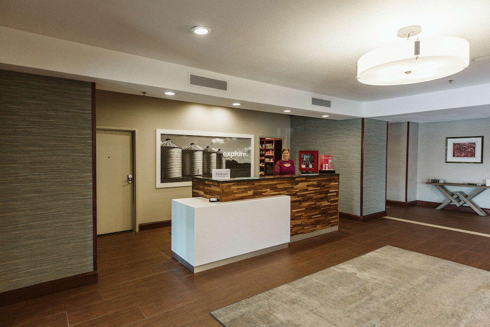hampton inn bismarck