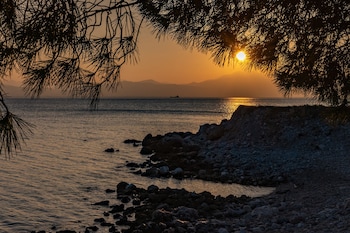 loutraki agioi theodoroi