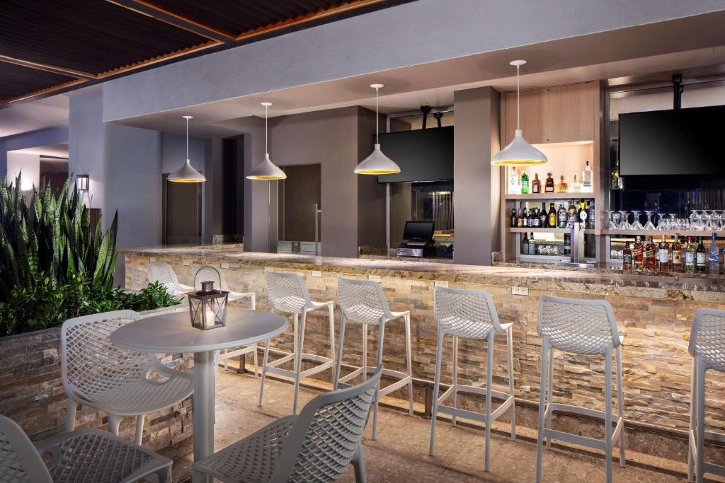 hyatt place aruba airport