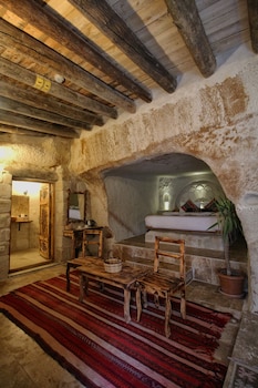 cappadocia ennar cave and swimming pool hot