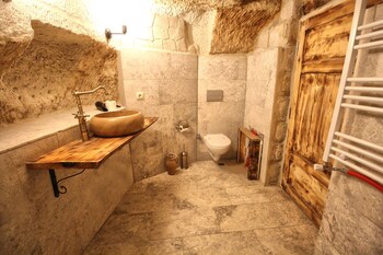 cappadocia ennar cave and swimming pool hot